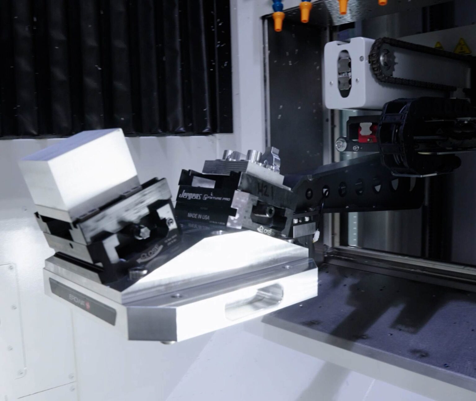 EROWA Robot Compact 80 Arm Pallet Pool for milling operations